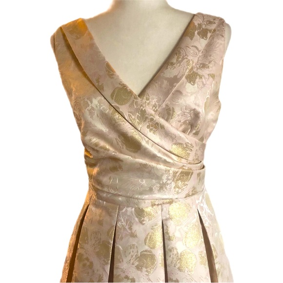 Tahari Cream Blush and Metallic Gold Floral Print Vintage Inspired Dress Sz 8 - Picture 2 of 9